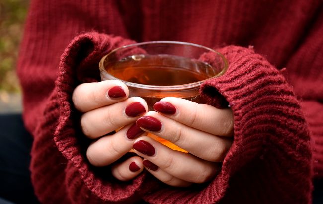 Чай каркаде потрібно пити з обережністю: який вплив він має