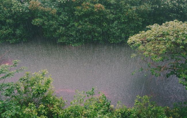 Апокаліпсис в Тернополі: вулиці перетворилися на річки, а вода сягала колін
