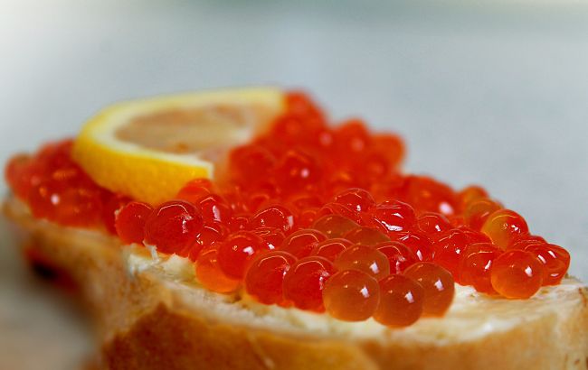 Отличаем настоящую красную икру от подделки: самые быстрые и верные способы