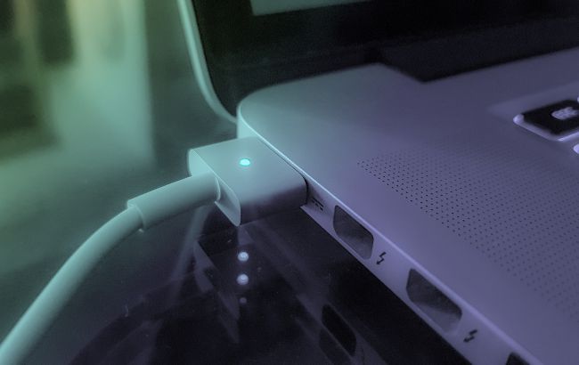 Дайте спокій вашому ноутбуку! Цьому міфу про зарядку акумулятора вірити не варто