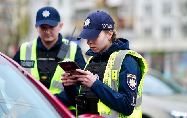 Киянка оскандалилася фото зі свастикою: за справу взялась поліція