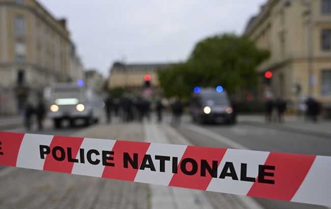 На глазах у посетителей. Появились первые кадры ограбления Лувра