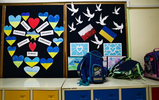 30% детей в Польше продолжили учебу в украинских школах онлайн, - опрос