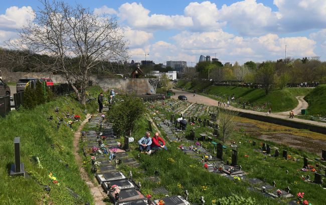 Гробки, Проводы или Радоница? Священник объяснил, в какие дни на самом деле поминать умерших
