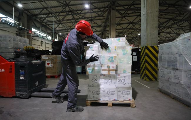 ПДВ на все, ліміт - щодо чаю та кави. Що пропонує законопроєкт про податки на посилки