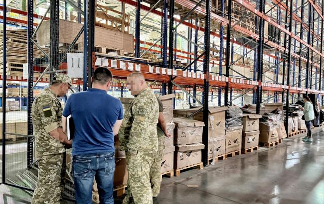 Посилки з-за кордону: як накладається мито та за що можуть оштрафувати в Україні