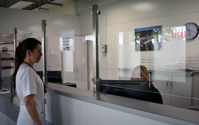 У Варшаві відкрили безкоштовний медичний центр для українців: як записатися