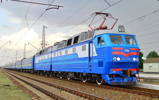 На Чернігівщині відновлено залізницю після атаки РФ: на скільки затримуються поїзди