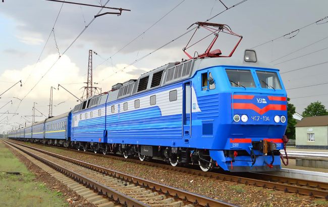 "Укрзалізниця" призупинила рух потягів на Сумщині через обстріли: що відомо зараз