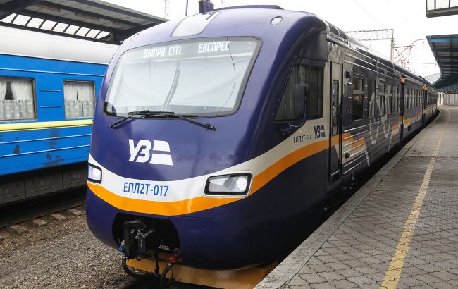 Обстріл України - знеструмлені кілька ділянок "Укрзалізниці"