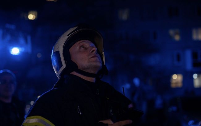 РФ завдала удару по багатоповерхівці в Харкові: є постраждалі