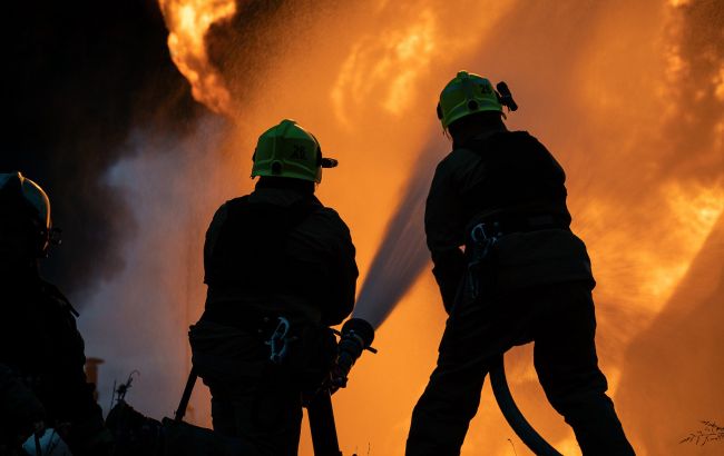 Росіяни атакували Запоріжжя, палає підприємство (фото)