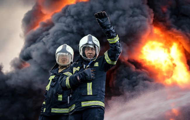 Київ під комбінованим ударом ворога: вже є прильоти, медики та ДСНС виїхали на місце