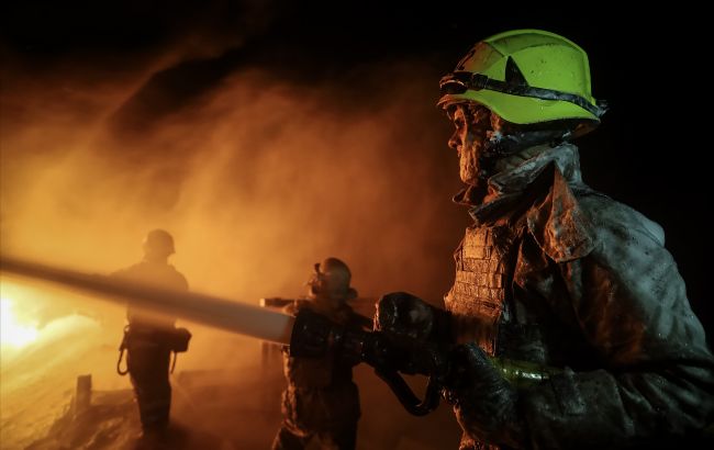 Ворог скинув авіабомбу на житловий будинок в Костянтинівці: одна людина загинула, троє поранені