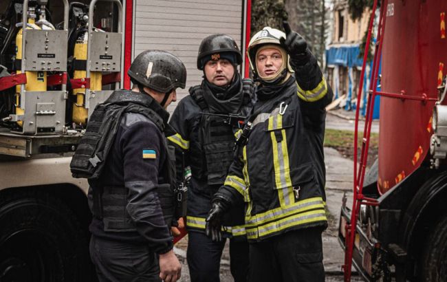 Росіяни вдарили по Сумах дронами: "приліт" по житловій багатоповерхівці