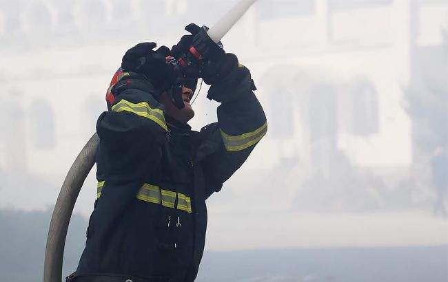 Російська авіація вдарила по середмістю Херсона: 74-річний чоловік отримав поранення