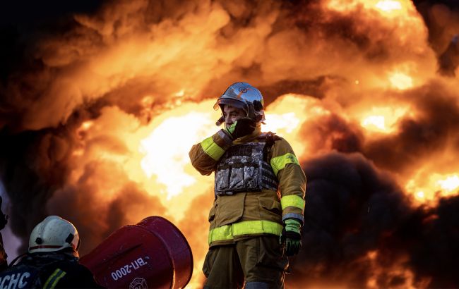 Ворог атакував енергооб'єкт на Одещині: виникла пожежа, поранено працівника підприємства