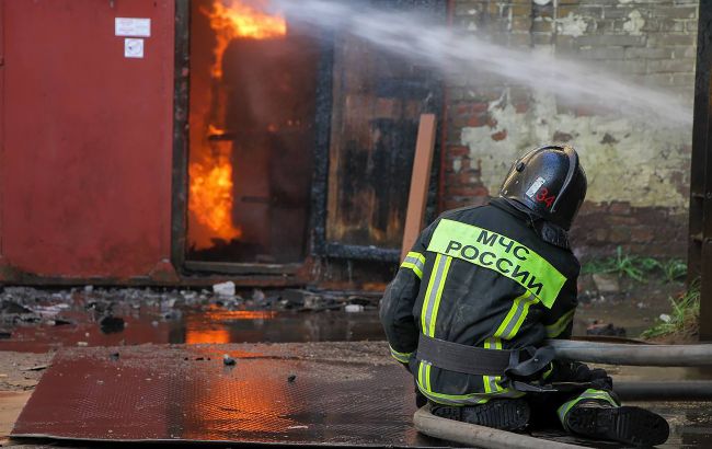Полум'я охопило 1000 кв. м. У російському Єкатеринбурзі горить турбінний завод