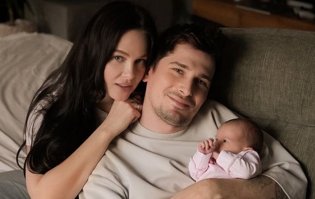 Дружина Позитива зачарувала новими фото з 3-місячною донечкою