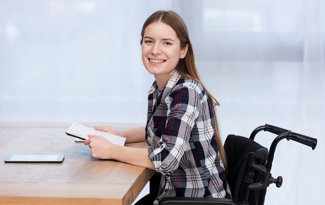 Вакансій для людей з інвалідністю стало втричі більше: кого шукають і скільки платять