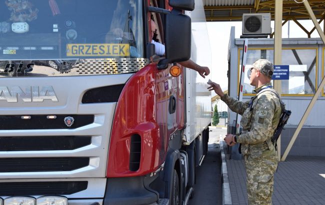 Розблокування кордону. У Польщі закликали Україну виконати домовленості з перевізниками