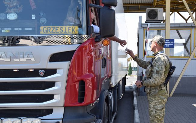 Страйк та черги. Що відбувається на кордоні з Польщею і де ситуація найгірша