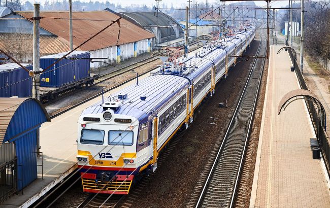 РФ вдарила по підстанціях "Укрзалізниці": що з маршрутами і рухом поїздів