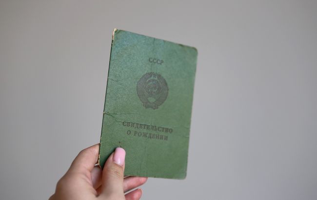 Маєте свідоцтво про народження часів СРСР? Коли змінити його обов'язково та як це зробити