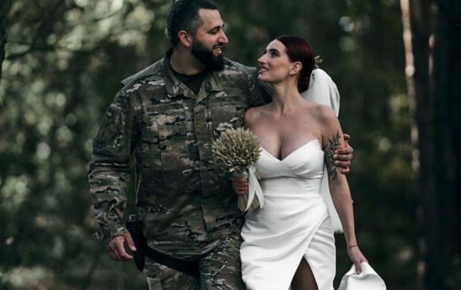 Сидить у Києві, але має найвищу зарплату ЗСУ: Євгенія Емеральд зізналася, що її чоловік є охоронцем екснардепа
