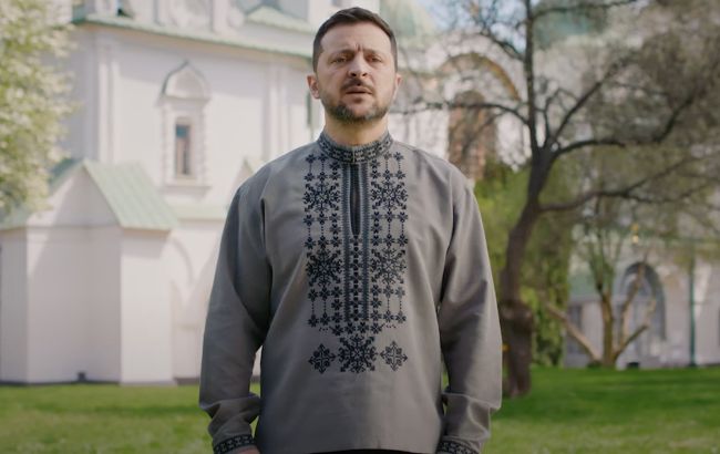 Зеленський привітав українців із Великоднем у символічній вишиванці (фото)
