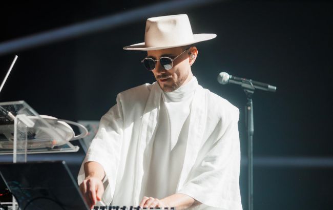 Белый в "черном" техномире. ODYSSAY намолил солд-аут в Киеве и раскрыл секрет белого образа