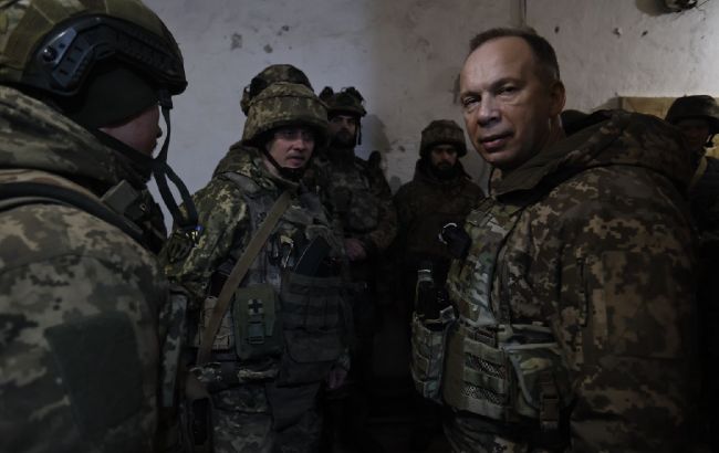 Сирський побував на сході та обговорив з командирами підрозділів ситуацію на полі бою