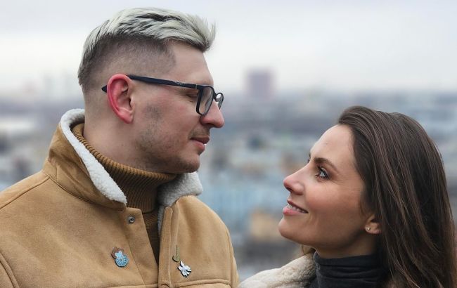 Українська зірка серіалів "закрутила роман" з популярним співаком (відео)