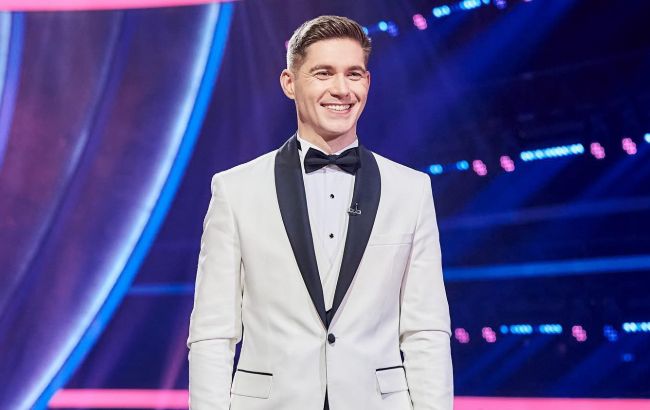 З чубчиком і кораловою сорочкою. Остапчук показав, який вигляд мав 15 років тому (фото)