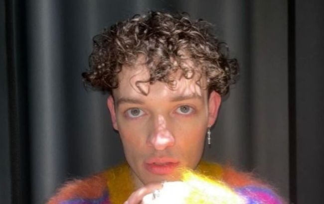 Победители "Евровидения-2024" Nemo вернули свой кубок: почему они отказались от трофея