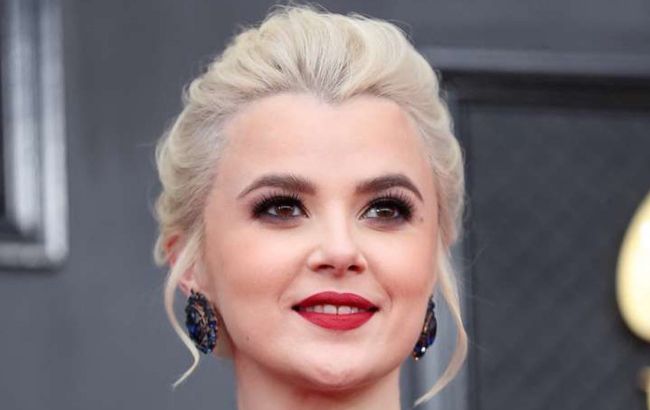 Разом із чоловіком-американцем. Міка Ньютон повертається в Україну