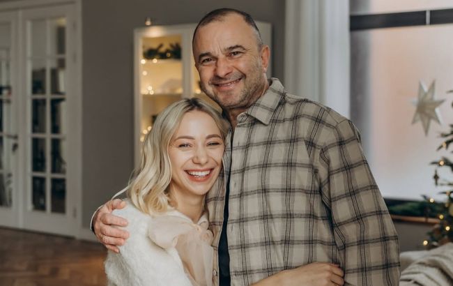 "Така у неї натура". Віктор Павлік сказав, що думає про "пластику" 30-річної дружини