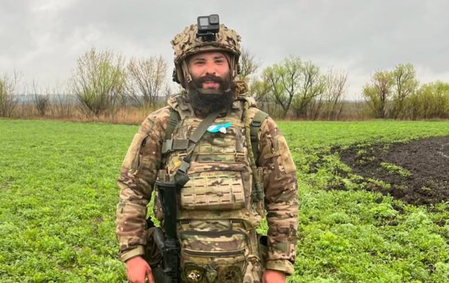 Віктор Розовий зробив перші кроки після поранення на фронті: зворушливе відео