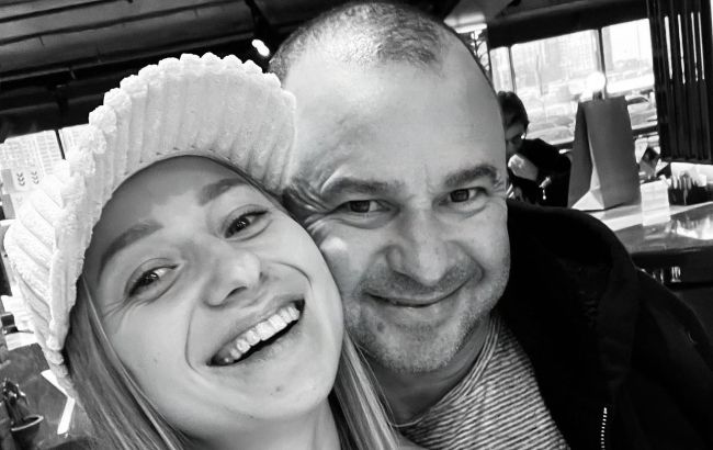 "У житті не купила б собі". Дружина Віктора Павліка показала коштовний подарунок від співака на річницю