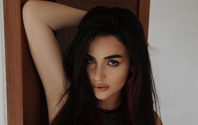 Невероятное перевоплощение: Анна Тринчер стала блондинкой (видео)