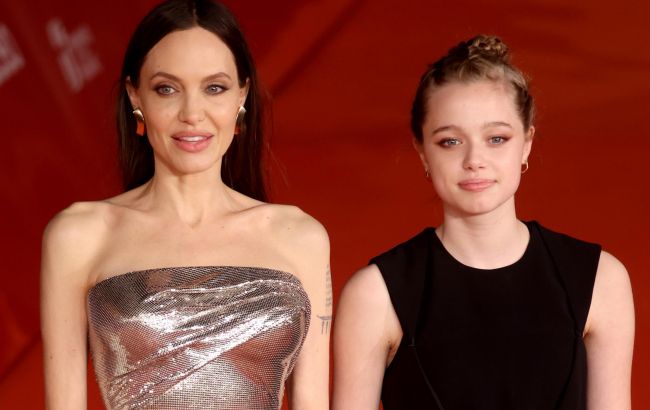 Доньці Джолі і Пітта не вдалося відмовитися від прізвища батька. І ось чому