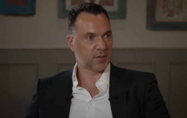 Арестович помріяв про президентство й здачу територій: "Віддав би Путіну чотири області і Крим"