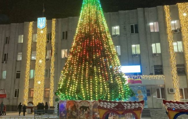 "Дітям загиблих героїв свято треба": навколо новорічної ялинки в Ніжині розгорається скандал