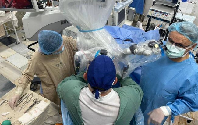 "Надії майже не зоставалось". Медики прифронтової лікарні зворушили історією порятунку воїна