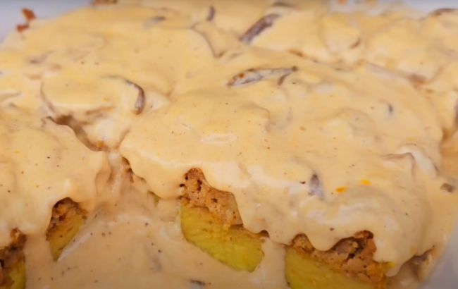 "Лінивий" гуцульський дерун з білими грибами: український рецепт ситної страви в соусі