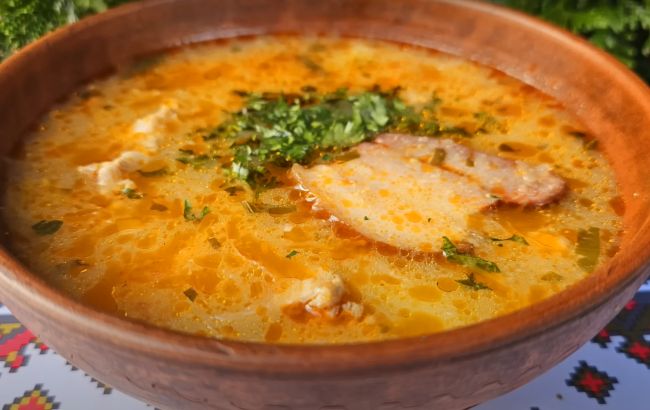 Гуцульський капусняк або росівниця з беконом: рецепт українського ситного супу з кукурудзяною крупою