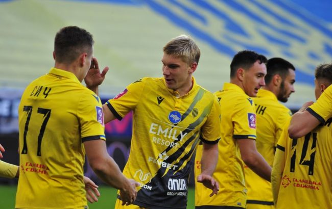 "Рух" розбігається: гравці йдуть в "Карпати" і не тільки