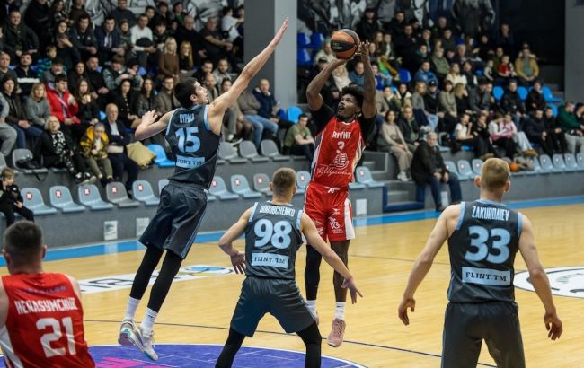 "Дніпро" і "Рівне" розіграють Кубок України з баскетболу: один з півфіналів тривав два дні