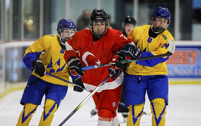 Є перша перемога: хокейна збірна України розгромила суперниць на жіночому чемпіонаті світу