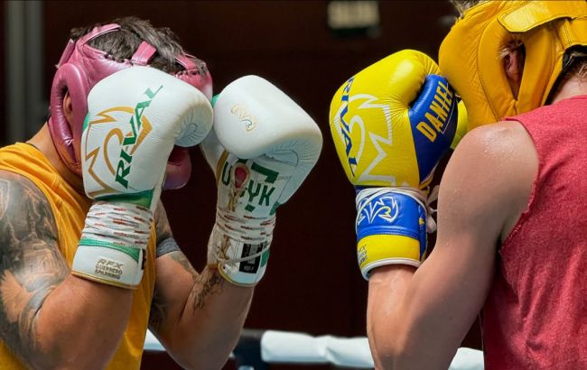 Усик шукає спаринг-партнерів для підготовки до нового бою: кандидати мають бути подібними Дюбуа